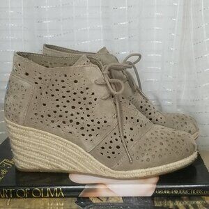 2/$25 or 3/$30 Tan Suede Toms Wedge Moroccan Cutout Desert Wedge Boots Sz9.5